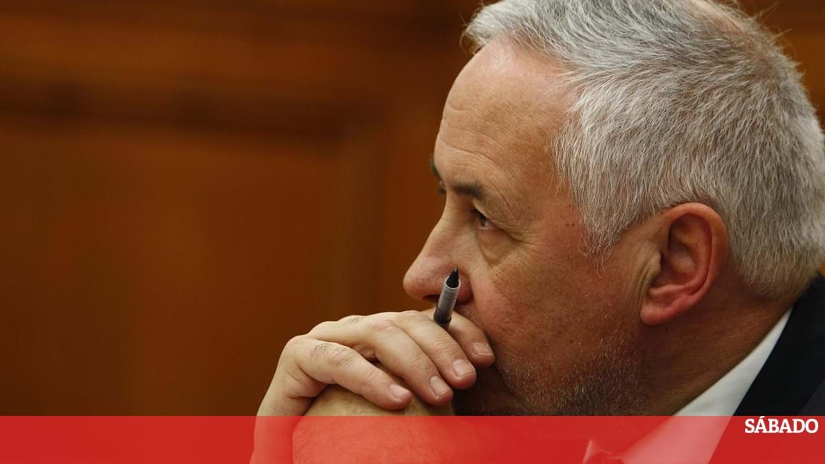 Cunha Ribeiro dá volta ao Mundo à conta de Lalanda e Castro - Revista Sábado