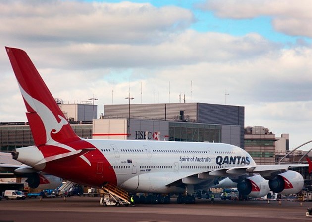 Londres. Acidente no aeroporto de Heathrow leva à evacuação de aviões
