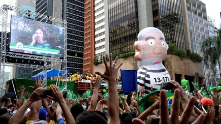 Bolsonaro: Opositores “ou vão para fora ou para a cadeia”